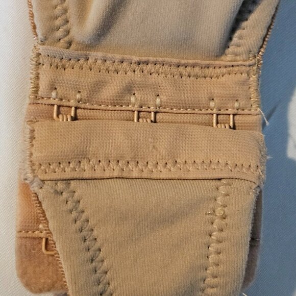 Va Bien NWT beige low back shapewear 34B - Picture 6 of 7